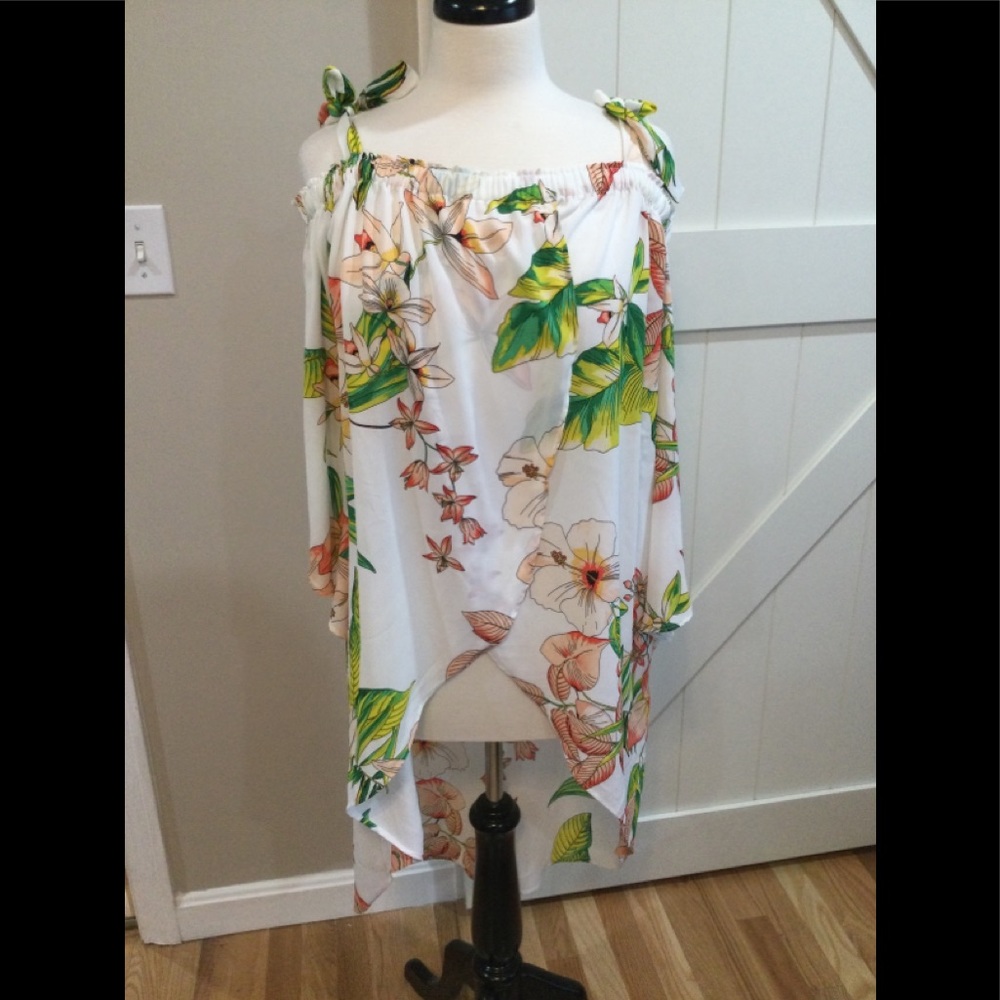 New York & Company Large. Wear as a long top or beach coverup